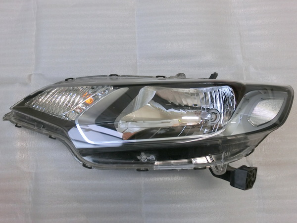 ホンダ☆フィットHV☆左ヘッドライト(33150-T5A-J11) ハロゲン GP6 26