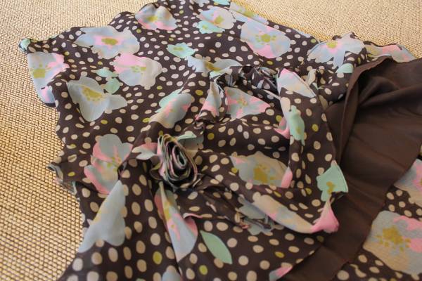 ｕｎｇａｒｏ　ｆｕｃｈｓｉａ　ウンガロ〇美品！キャミソール＆スカート　上下セットアップ　シルク　水玉花柄　７号程度　イタリア製　茶