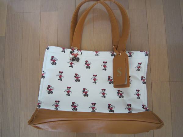 美品　ディズニーランドホテル 宿泊者限定 バッグ キーホルダー タグ付き（S)