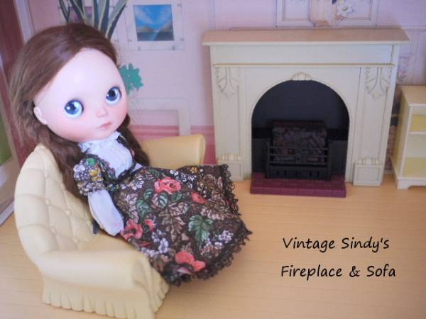 ヴィンテージシンディ暖炉とベージュのソファ*1/6ドールサイズ