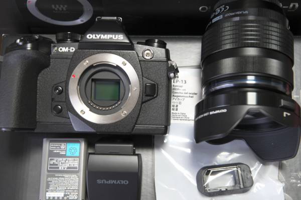 ■ オリンパス OLYMPUS OM-D E-M1 12-40mm F2.8 レンズキット　美品_3