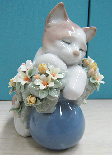 お昼寝の場所 | A06567 プレゼント LLADRO（リヤドロ） ギフト 0 ブランド洋食器専門店ル・ノーブル 公式 リヤドロ 猫本サロン 京都三条サクラヤ リヤドロ） &frasl; リヤドロ公式オンライン [CONCENT]コンセント