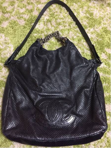 本物 シャネル パンチングレザー ショルダーバッグ 中古 ブラック 黒 CHANEL