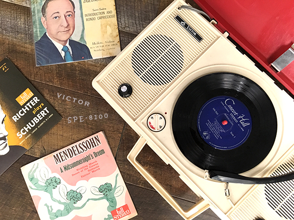 ビクター SPE-8100 ポータブル レコードプレーヤー　VICTOR 希少 レア 1960年代 ビクター VICTOR 真空管式 ポータブル レコード