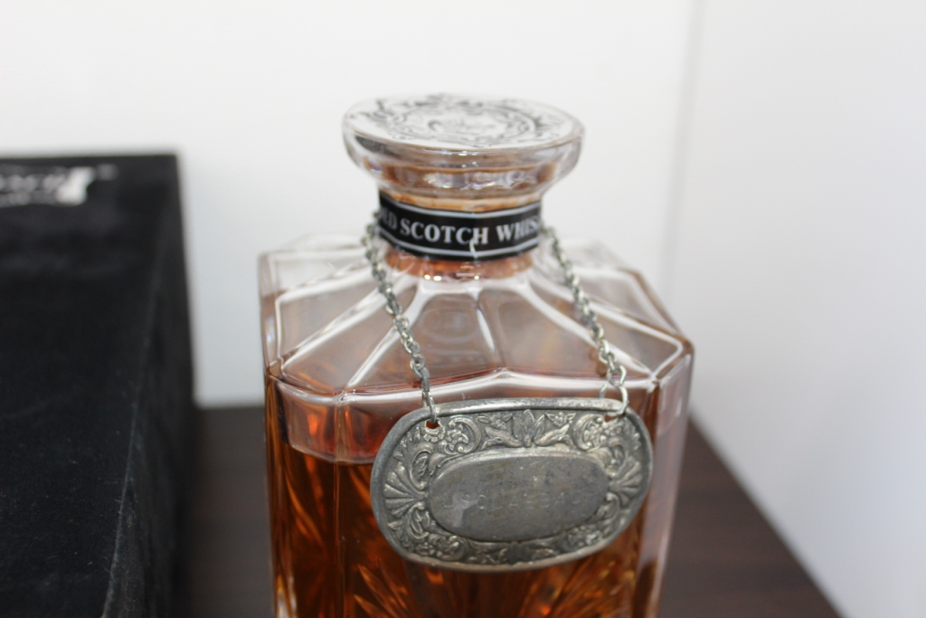 レア 未開栓 古酒 ウシュクベ クリスタル デキャンタ750ml43% 箱替栓付