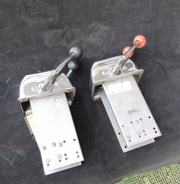 船舶操舵装置 MORSE【モース】2基用リモコンレバー ×2 リモコンボックス 2レバー 一対 中古パーツ