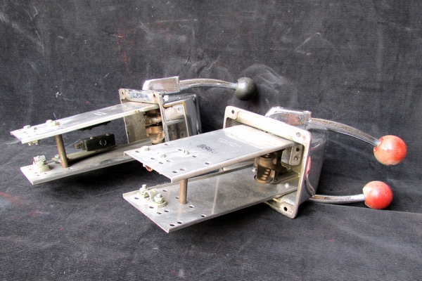 船舶操舵装置 MORSE【モース】2基用リモコンレバー ×2 リモコンボックス 2レバー 一対 中古パーツ