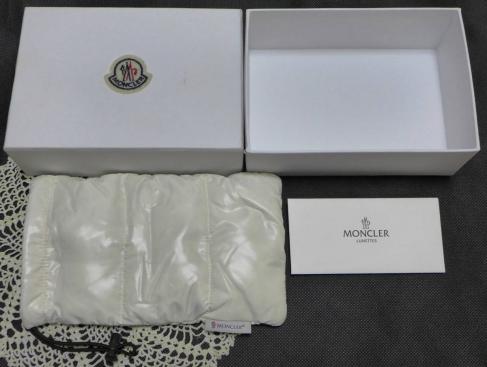伊製 国内正規 MOCLER モンクレール ダウン製メガネケース