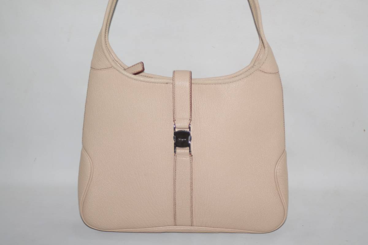 フェラガモ レザー ワンショルダーバッグ ベージュ