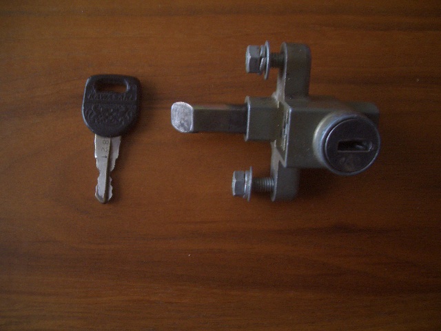 カワサキ純正　Ｚ１Ｒ　当時物　向い獅子８２１　シートロック　ｚ１ｒ