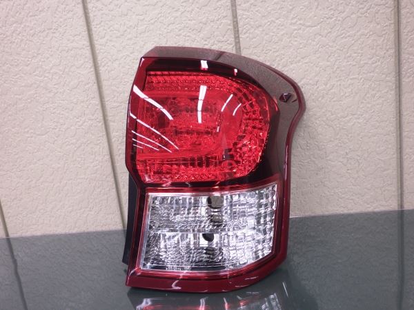 T45061 カローラフィールダー エアロツアラー 160系 前期 右テール KOITO 13-102 NZE161/NZE164/ZRE162/NKE165