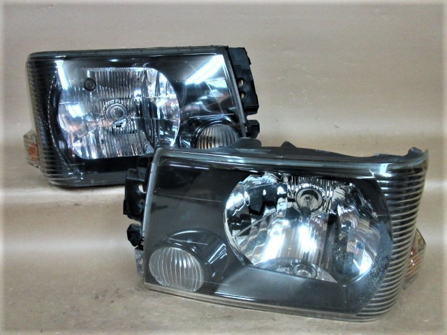 C8⁄ U61V⁄U62V⁄U71V⁄U72Vミニキャブ純正ヘッドライト左右STANLEY