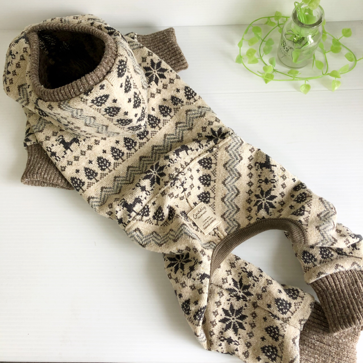 ハンドメイド　犬服　イタグレM　エルクジャガード　総柄　ボアフーディー　ロンパース