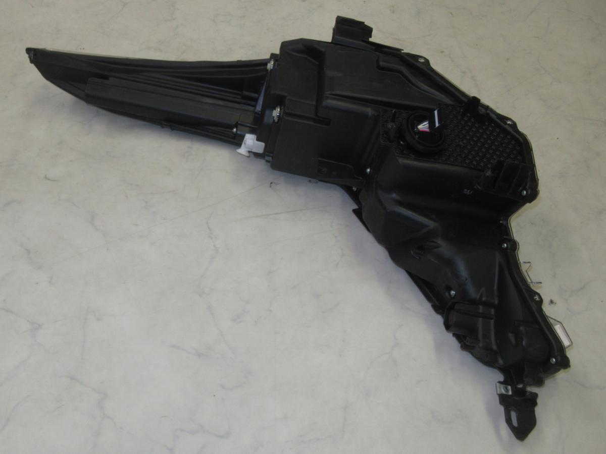 トヨタC-HR(ZYX10)純正LEDヘッドライト右側のみ中古品