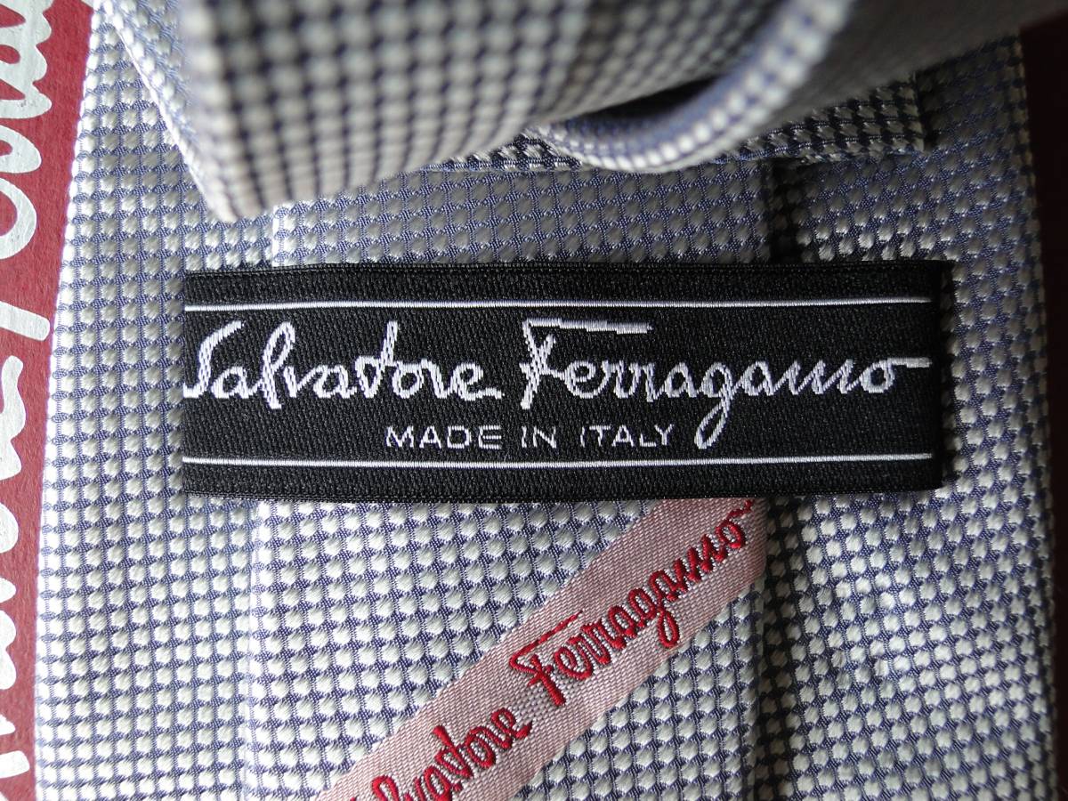 “S.Ferragamo~Firenze~フェラガモ”シルバー♪ソリッド/ネクタイ★
