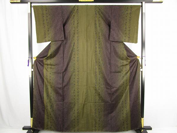着物ふぁんた■極上の逸品　ムガシルク　本場大島紬　寿紬工房　古代更紗文　小紋　しつけ付　美品 y2061 やわらかい印象のよろけ風本場大島紬 夏大島 優雅で上品な印象