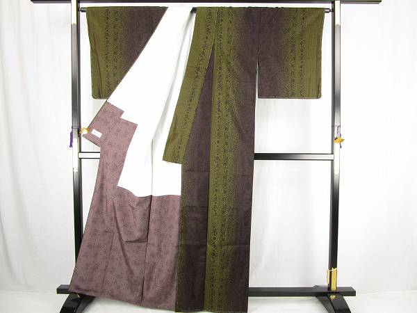 着物ふぁんた■極上の逸品　ムガシルク　本場大島紬　寿紬工房　古代更紗文　小紋　しつけ付　美品 y2061 やわらかい印象のよろけ風本場大島紬 夏大島 優雅で上品な印象