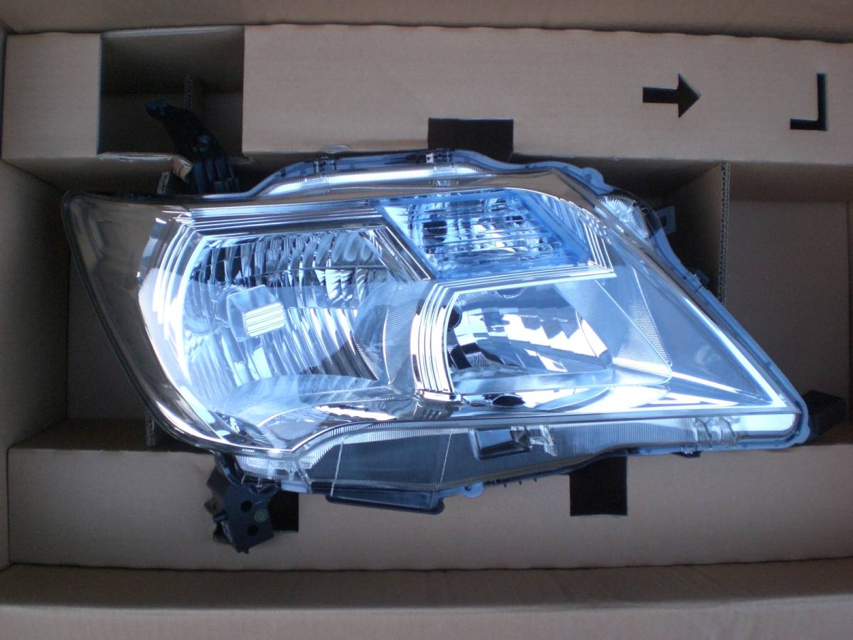 美品 日産 セレナC26 右ヘッドライトユニット HID⁄キセノン 純正 KOITO