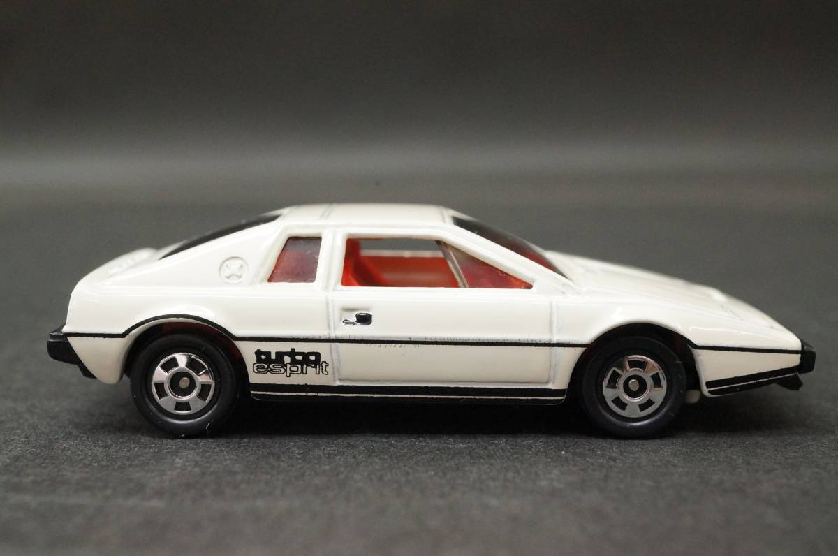 絶版品【トミカ】F24 ロータス エスプリ イギリス車 1/60 青箱 日本製