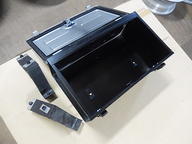 ★　ダイハツ　軽トラ　工具箱　中古品　★