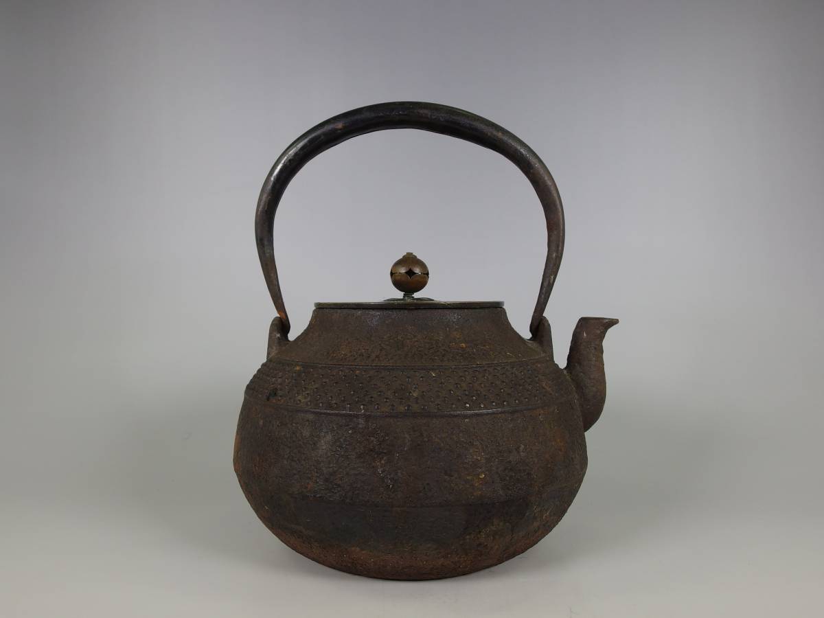 《玉》 銅蓋帯あられ紋鉄瓶　茶道具/煎茶道具　*64