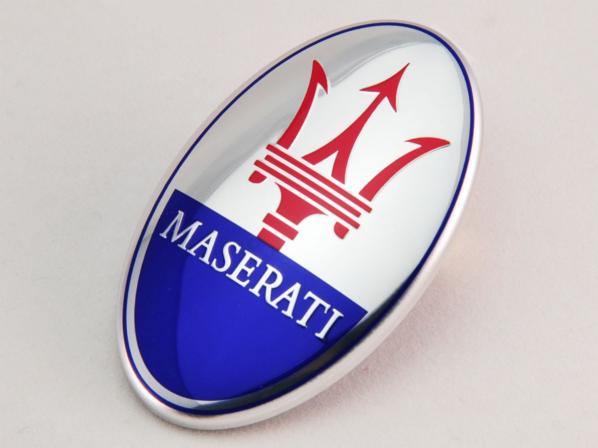 | マセラティ マセラティのエンブレムの特徴や由来を徹底解説！｜中古車の マセラティ純正 フロントノーズエンブレム 輸入 マセラティ/Maseratiマーク フロントエンブレム #67575600 (純正/新品) クアトロポルテ前期用