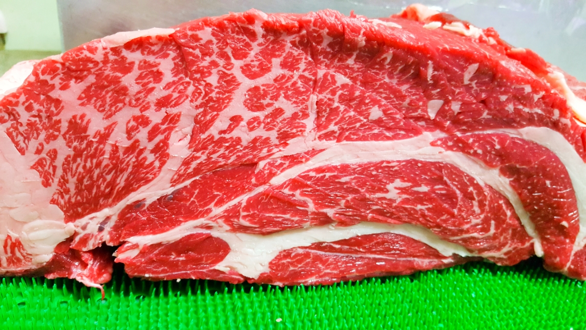 【静岡県産 特選 黒牛 肩ロース(ハネシタ)２.４５kg】ステーキ、焼肉