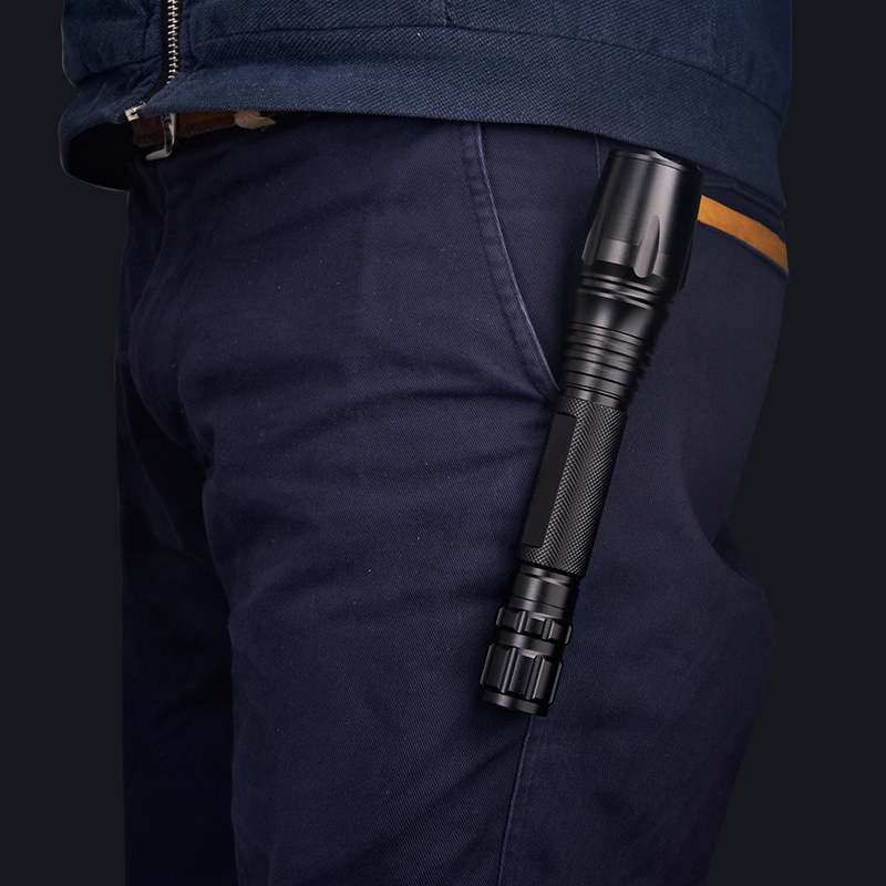 超強力 8000lm! CREE社製LED XM-L L2 ズーム 防水加工 懐中電灯 災害 防犯 登山 ウォーキング