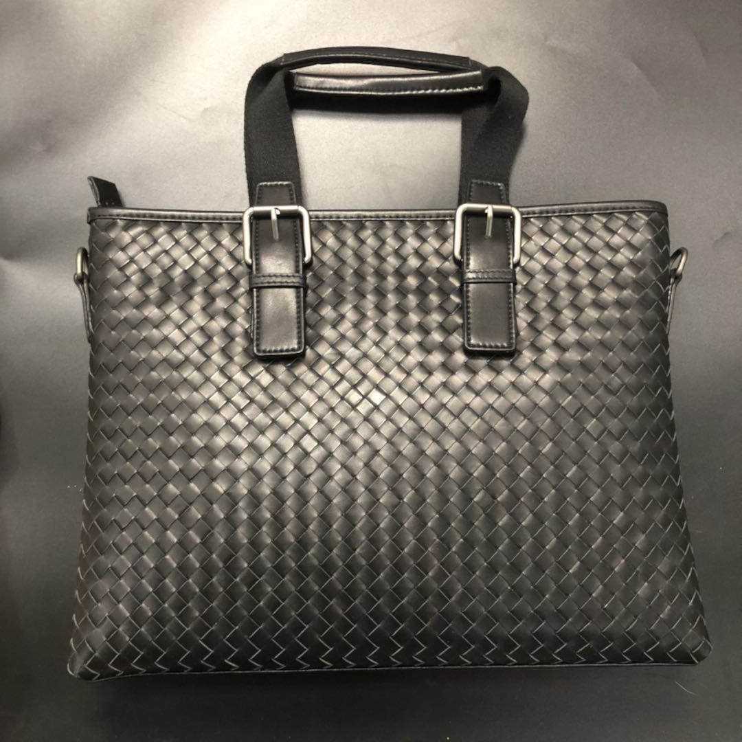 中古　Bottega Veneta ボッテガヴェネタ　イントレチャート ブラック　男性用 ハンドバッグ　かばん