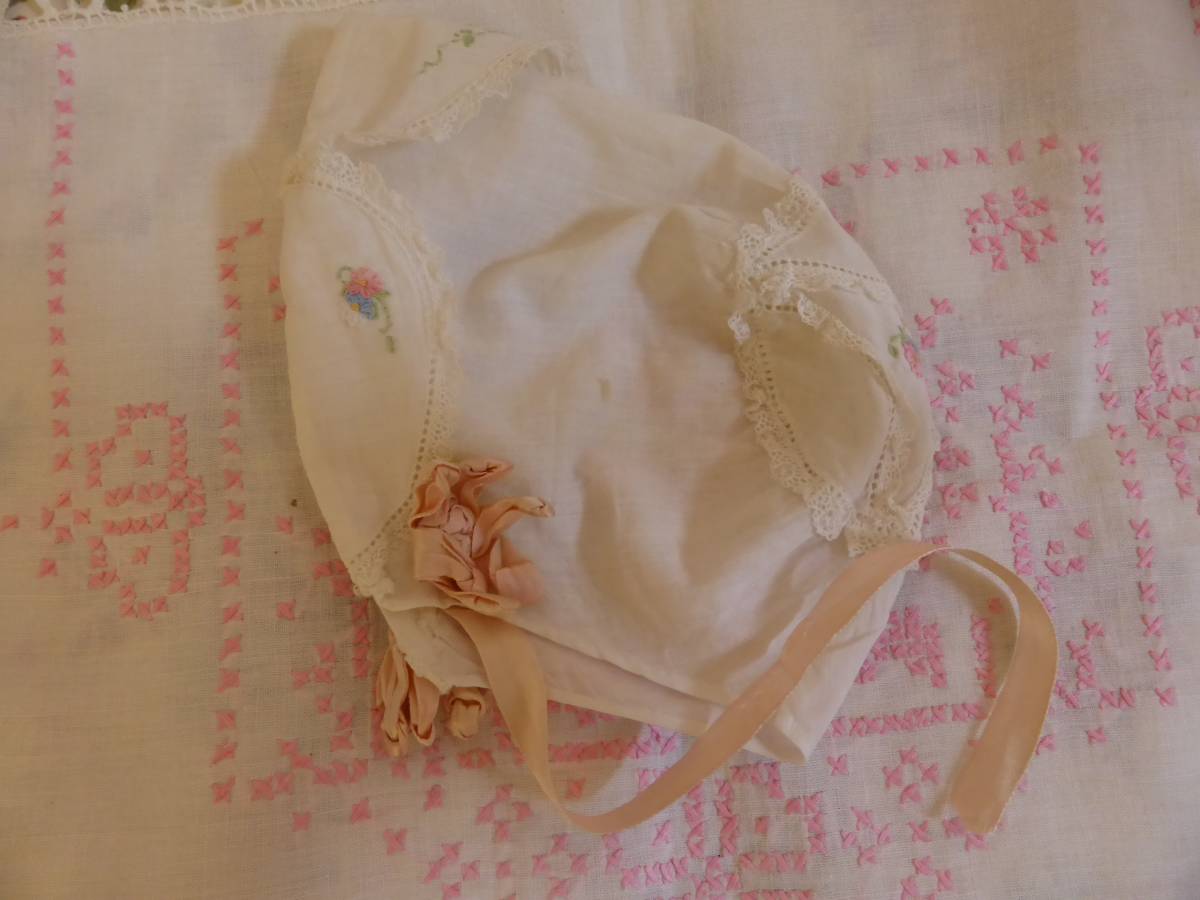 アンティーク 可愛い花の手刺繍 レース ピンクのシルクリボン ボネ ボンネット ドール 人形