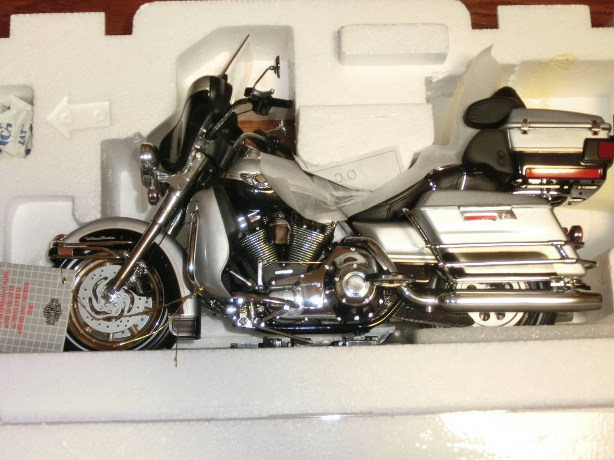 Diecast FRANKLIN MINT HARLEY-DAVIDSON ULTRA CLASSIC ELECTRA GLIDE