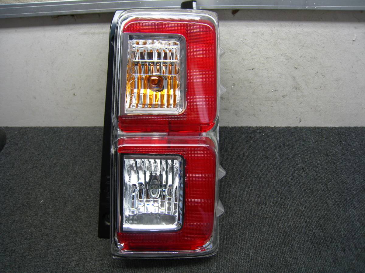 ウエイク WAKE/ウエイク/LA700S LA710S/純正/LED/テールライト/左 