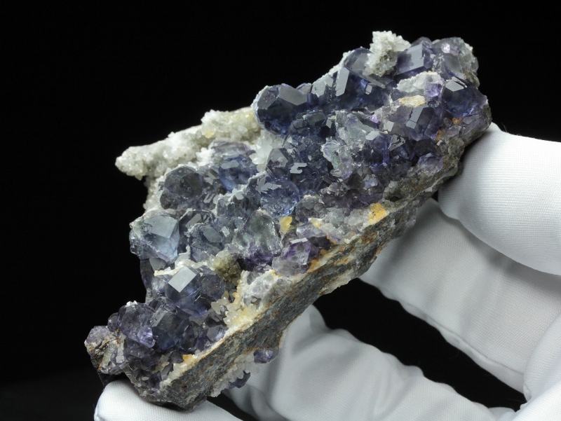 【鉱物 蛍石 水晶 原石】中国・福建省産 タンザナイトカラー フローライト クォーツ 127ｇ
