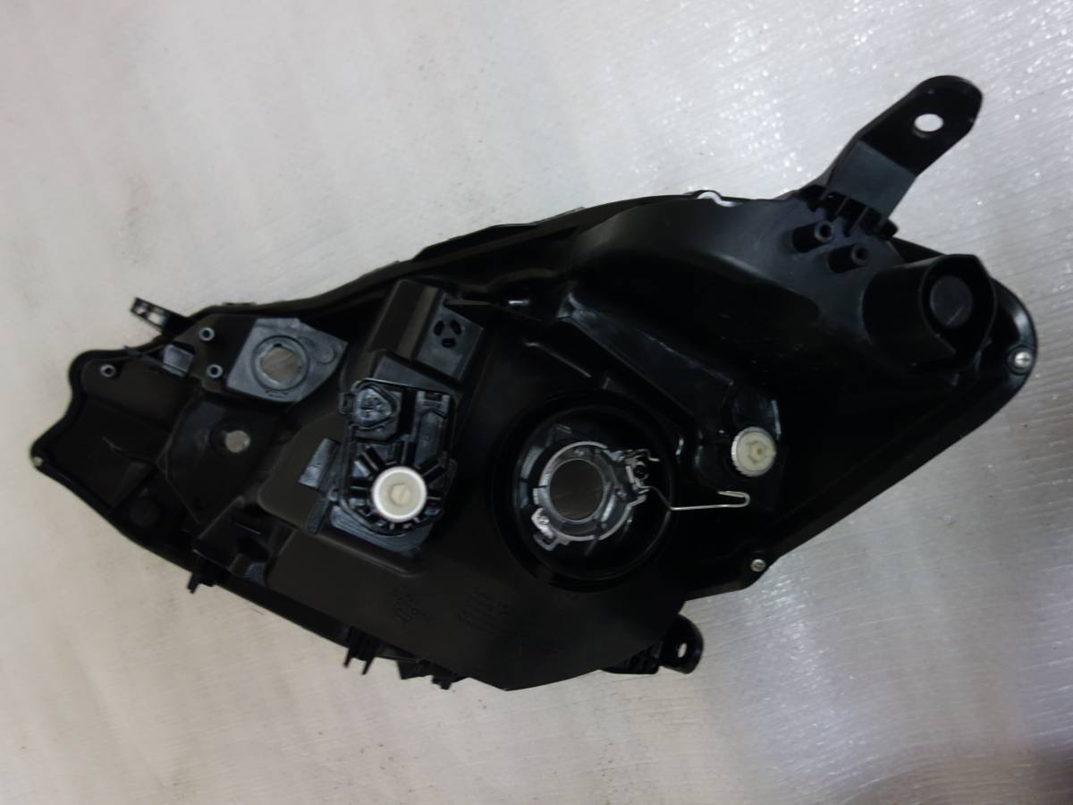 ヴィッツ NSP130 純正 右ヘッドライト 81130-52G81 KOITO 52-269