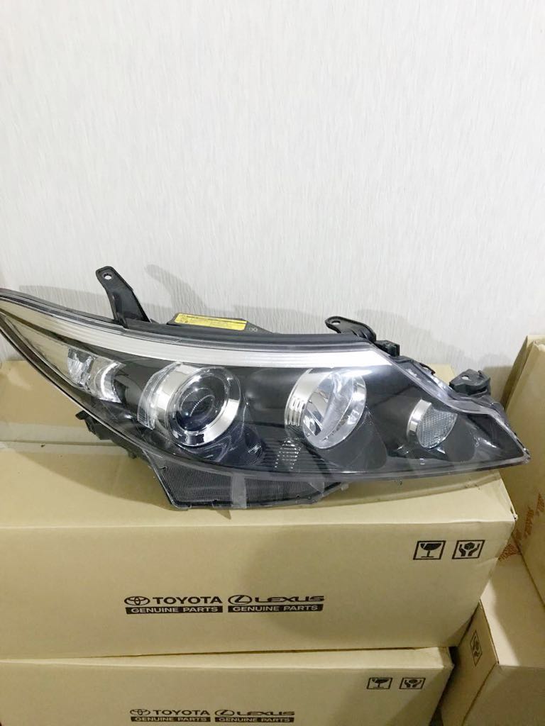 トヨタ トヨタ エスティマ 50系 右HIDヘッドライト 純正中古品