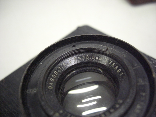 ☆大判カメラ　フィールドカメラ　大判　カメラ　三脚付　レンズ(DAGOR)付き　フィルムバック付　メーカー不明　詳細不明　ジャンク☆