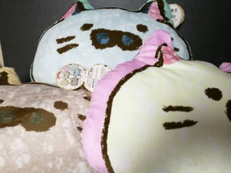 赤字超特価，SALE ごろねこサミット イラストクッション 全3種セット イトウ タナカ ヤマダ(キャラクター)｜売買されたオークション情報、yahooの商品情報をアーカイブ公開 - オークファン その他