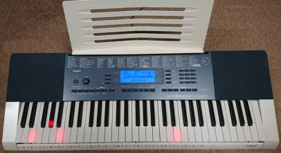 1円☆CASIO LK-215☆光ナビゲーションキーボード 61鍵☆完動品