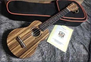 Leolani LZ-SL ゼブラウッドの珍しいウクレレ。ソプラノボディのロングネックです。_1