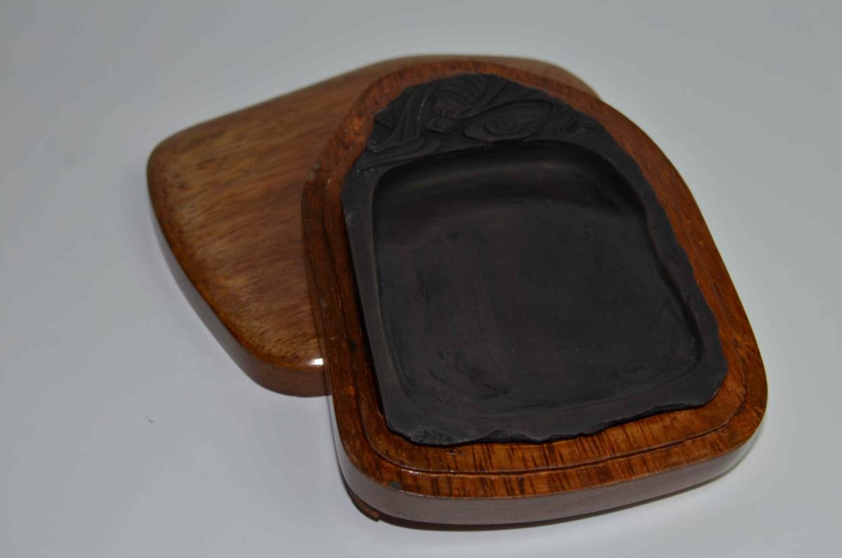端渓硯 端硯 コウモリ（蝙蝠）彫 細密彫刻 硯箱付 S56年5月北京で購入