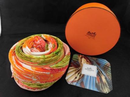  J083-gA113 HERMES エルメス スカーフ 70x70cm 箱付⑤(女性用)｜売買されたオークション情報、yahooの商品情報をアーカイブ公開 - オークファン 女性用