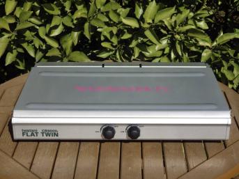 イワタニ Iwatani ツーバーナー フラットツイン - アウトドアカセット
