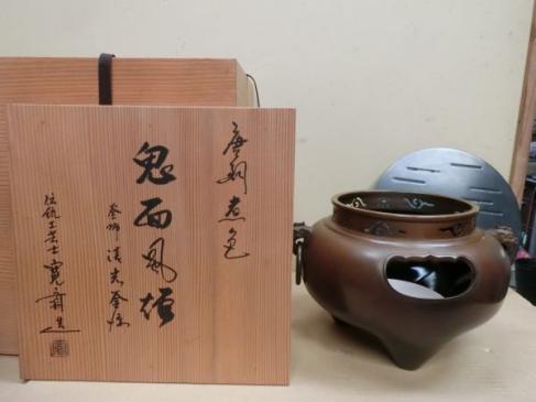 唐銅　風炉　釜谷寛斉氏作 ◇伝統工芸士 釜谷寛斉造 唐銅煮色 鬼面風炉 落款あり 陶板付 共箱