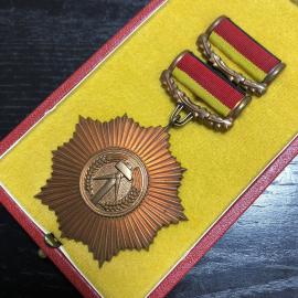 カール・マルクス勲章 東ドイツ 勲章 祖国功労勲章 銅 旧型 (レプリカ