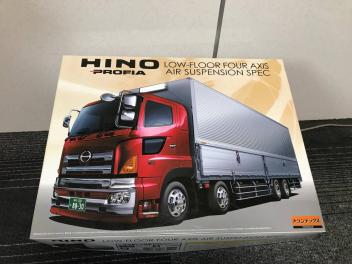 アオシマ1/32 ヘビーフレイトシリーズ No.04日野プロフィア 低床四軸