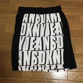 数量限定，定番 3月15日9時迄限定 春服 DKNY JEANS ロゴ ミニスカート(140（135～144cm）)｜売買されたオークション情報、yahooの商品情報をアーカイブ公開 - オークファン スカート（ミニ）