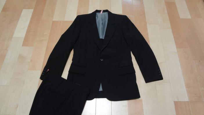 全国無料，送料無料 175cmW82cm KINDWEAR 春 秋物 上質1Bフォーマルスーツ/黒ブラック冠婚葬祭礼服喪服結婚葬式儀シングル１釦 綺麗な状態(ブラックスーツ)｜売買されたオークション情報、yahooの商品情報をアーカイ ブラックスーツ