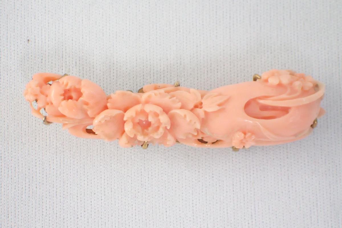 天然珊瑚 花彫刻 銀製金工 帯留 5.5cm×1.3cm×0.9cm 重量