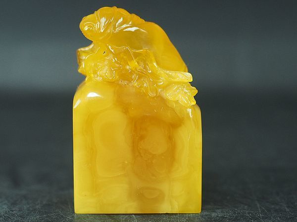 中国美術 琥珀彫刻蝉紋印材 細密彫刻 【本琥珀保証】 極上品　