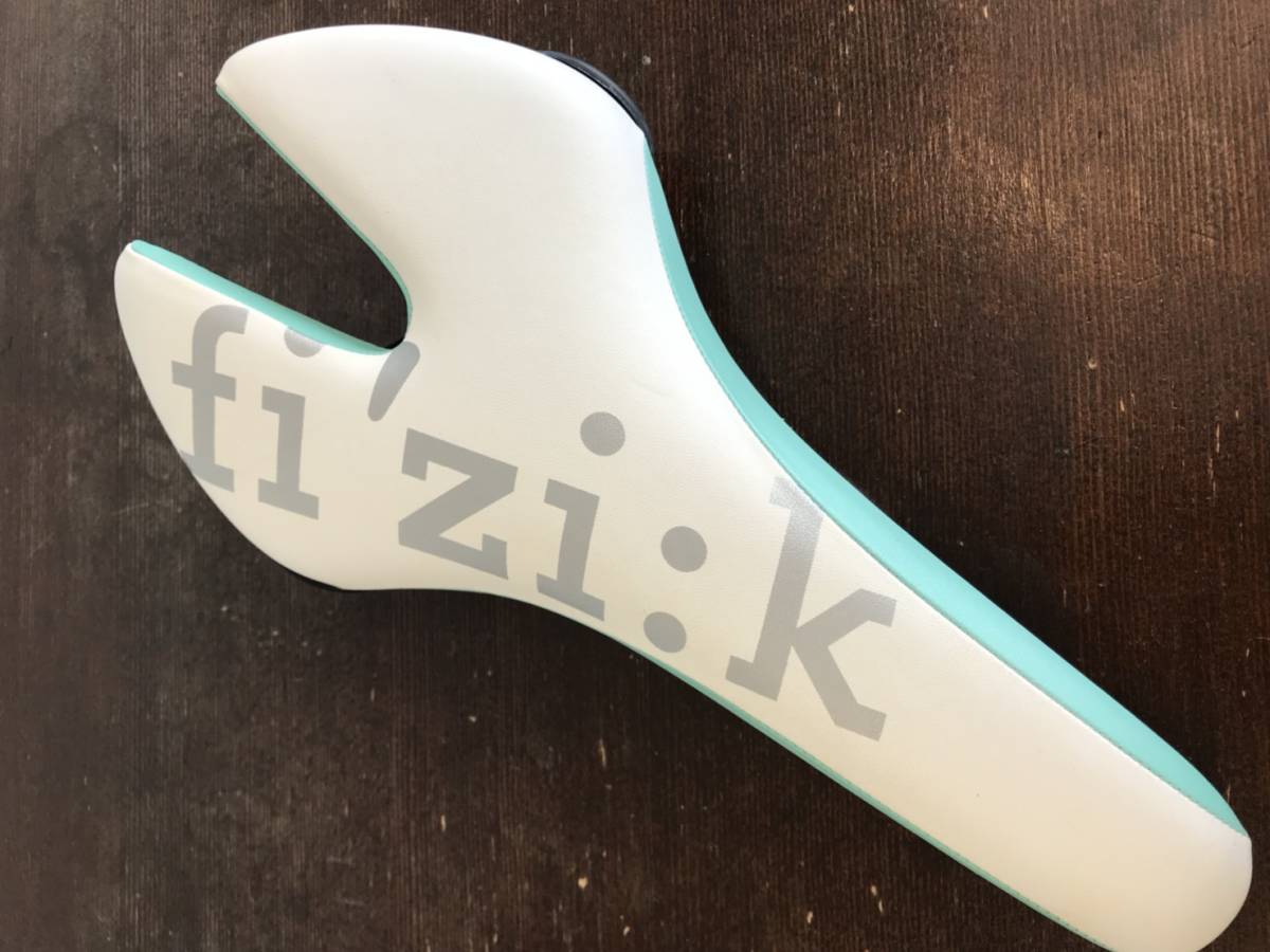 ロードバイク　サドル　フィジークアルデア　美品